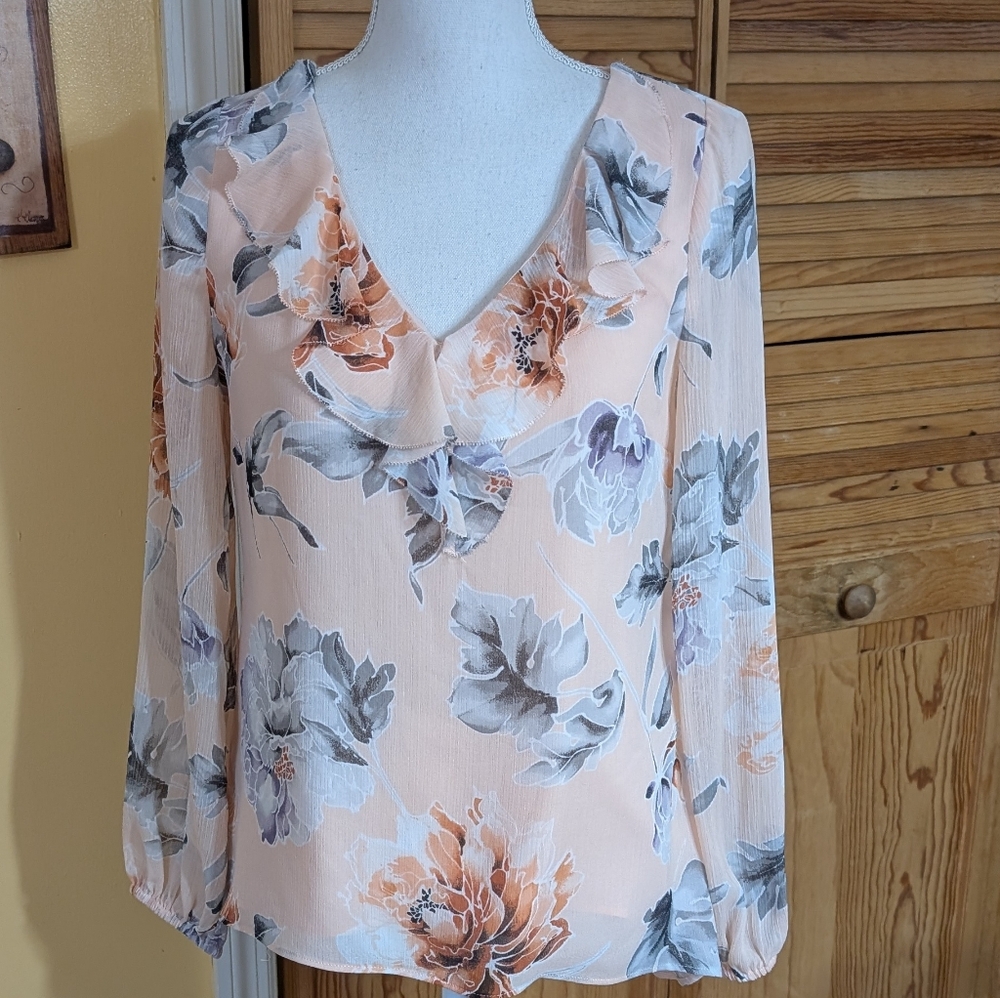 White House Black Market Peach Floral Ruffle Blouse Size 2